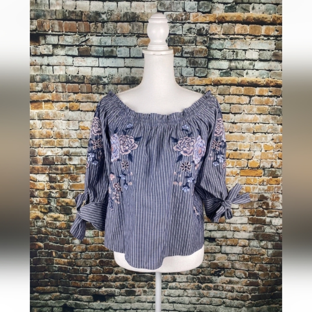 AMERICAN EAGLE Off the Shoulder Blue Pinstripe Blouse Top Women's Size XL